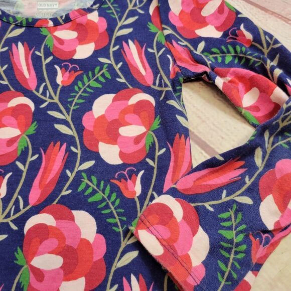 Old Navy floral blouse 5T - Picture 2 of 3